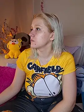 Snapshot of NaomiShimizu chatting on November 24, 2025, 9:36 pm NaomiShimizu online show from November 24, 2025, 9:36 pm