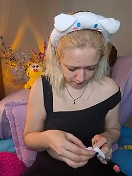 Snapshot of NaomiShimizu chatting on December 1, 2025, 9:09 pm NaomiShimizu online show from December 1, 2025, 9:09 pm