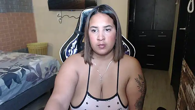 Snapshot of KathyHardcore69 chatting on May 4, 2026, 3:02 am KathyHardcore69 online show from May 4, 2026, 3:02 am