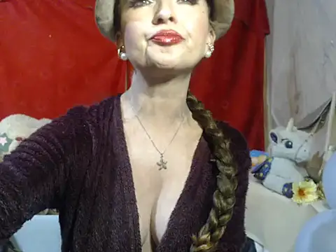 hottieperla online show from October 3, 2025, 6:05 pm