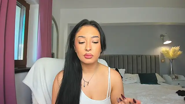 Awesome Jolie online show from October 29, 2025, 10:17 am