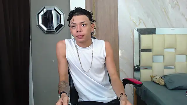 Snapshot of Harry_jhonsson chatting on May 14, 2026, 12:50 am Harry jhonsson online show from May 14, 2026, 12:50 am