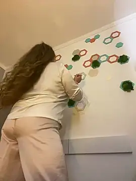 AurorHarris online show from December 20, 2024, 6:24 pm