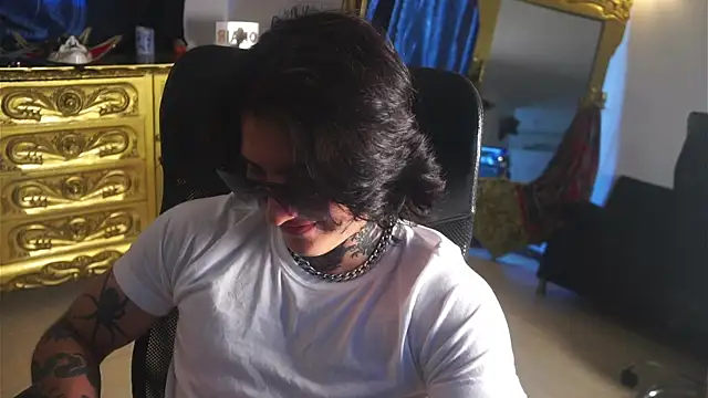 Snapshot of dantecoppolaa_ chatting on February 2, 2025, 3:39 pm dantecoppolaa online show from February 2, 2025, 3:39 pm