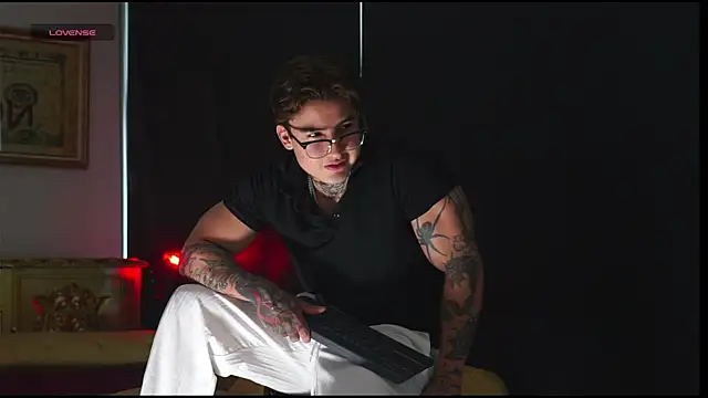 Snapshot of dantecoppolaa_ chatting on November 8, 2025, 8:07 pm dantecoppolaa online show from November 8, 2025, 8:07 pm