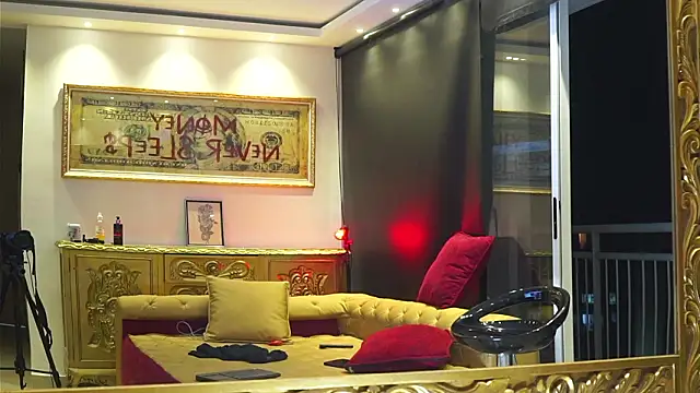 dantecoppolaa  online show from March 12, 2026, 12:06 am