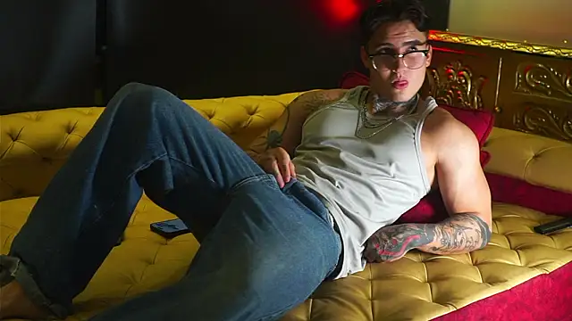 dantecoppolaa  online show from March 26, 2026, 11:43 pm