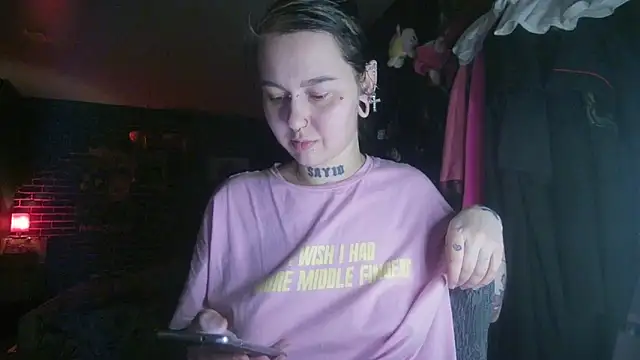 Snapshot of MoorderxDoll chatting on January 31, 2025, 7:40 pm MoorderxDoll online show from January 31, 2025, 7:40 pm