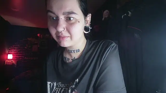 Snapshot of MoorderxDoll chatting on February 14, 2025, 9:10 pm MoorderxDoll online show from February 14, 2025, 9:10 pm