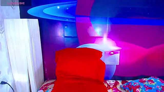 Snapshot of Cristalxxts chatting on November 19, 2025, 7:14 pm Cristalxxts online show from November 19, 2025, 7:14 pm