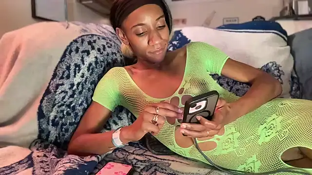 cutiesigh online show from October 10, 2025, 8:02 am