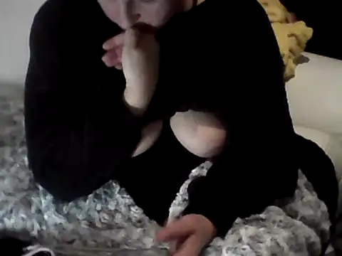 Snapshot of DragoneSFR chatting on January 27, 2025, 5:26 pm DragoneSFR online show from January 27, 2025, 5:26 pm