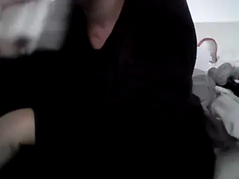 Snapshot of DragoneSFR chatting on February 3, 2025, 8:46 am DragoneSFR online show from February 3, 2025, 8:46 am