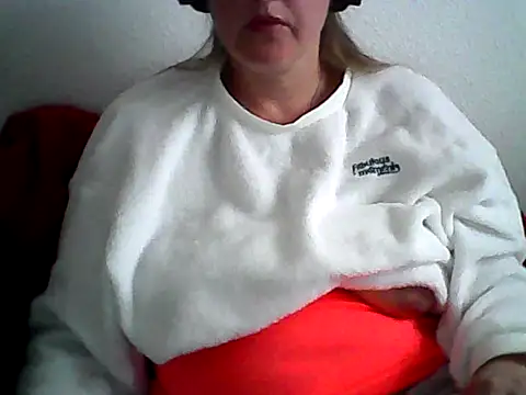 Snapshot of DragoneSFR chatting on March 10, 2025, 8:04 am DragoneSFR online show from March 10, 2025, 8:04 am