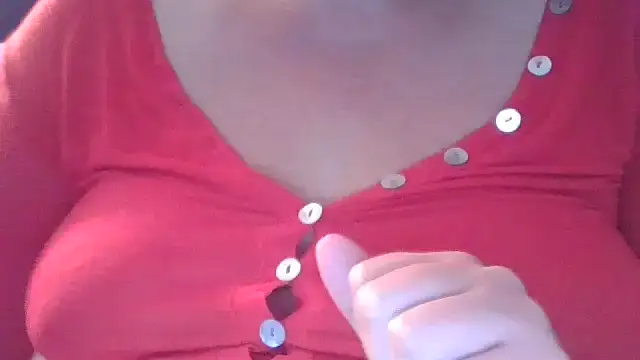 Snapshot of DragoneSFR chatting on October 28, 2025, 7:05 pm DragoneSFR online show from October 28, 2025, 7:05 pm