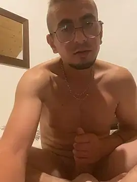 Snapshot of sunsylvain chatting on July 30, 2026, 7:57 pm sunsylvain online show from July 30, 2026, 7:57 pm