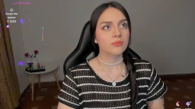 anaveleeez online show from February 6, 2025, 7:13 am