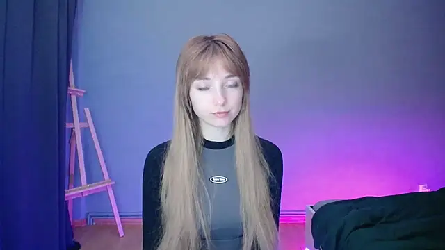 LuciaYoung online show from February 4, 2025, 4:18 pm