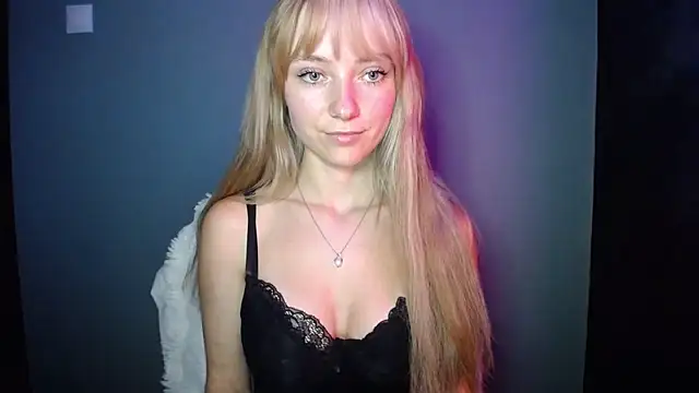 LuciaYoung online show from September 25, 2025, 6:55 pm