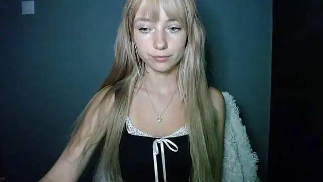 LuciaYoung online show from September 26, 2025, 7:01 am