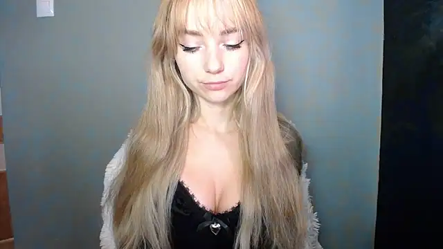 LuciaYoung online show from October 2, 2025, 6:31 am