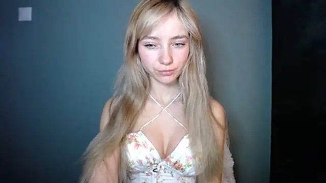 LuciaYoung online show from December 14, 2025, 7:36 am