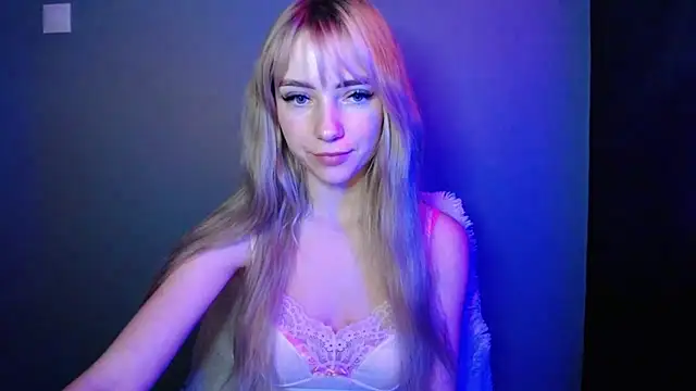 LuciaYoung online show from December 22, 2025, 7:49 am