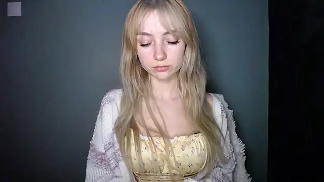 LuciaYoung online show from January 7, 2026, 7:38 pm