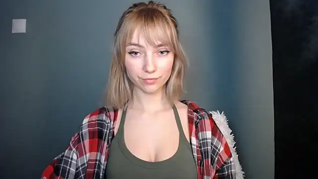 LuciaYoung online show from February 23, 2026, 8:06 pm