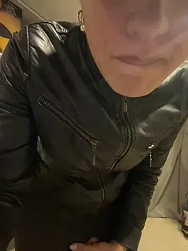 Snapshot of aangie__uwu chatting on December 3, 2024, 11:13 pm aangie uwu online show from December 3, 2024, 11:13 pm