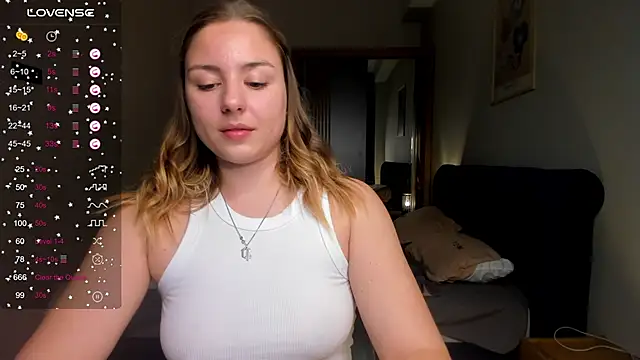 Snapshot of ThreeshaWhite chatting on March 13, 2025, 4:45 pm ThreeshaWhite online show from March 13, 2025, 4:45 pm