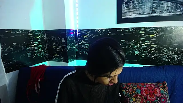 colombianmilf  online show from December 17, 2025, 11:00 pm