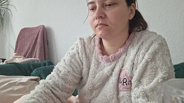 Cyndee Winter online show from November 30, 2025, 9:57 am