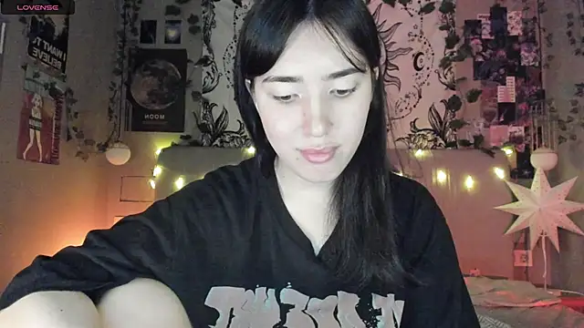 Snapshot of Anisawithlove chatting on February 23, 2025, 6:23 pm Anisawithlove online show from February 23, 2025, 6:23 pm