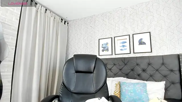 emma  smith1 online show from February 28, 2025, 11:58 am