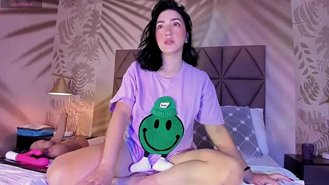 LIAH IZUMI online show from January 13, 2025, 11:52 am