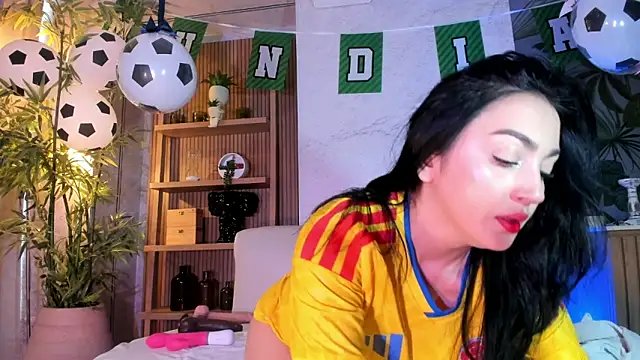 Snapshot of LIAH_IZUMI chatting on June 17, 2026, 1:45 pm LIAH IZUMI online show from June 17, 2026, 1:45 pm