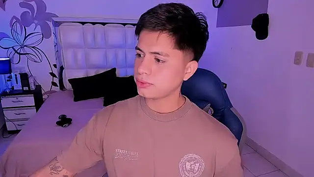 Snapshot of Niicky1_ chatting on December 26, 2024, 8:32 pm Niicky1 online show from December 26, 2024, 8:32 pm