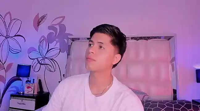 Snapshot of Niicky1_ chatting on January 15, 2025, 12:30 am Niicky1 online show from January 15, 2025, 12:30 am