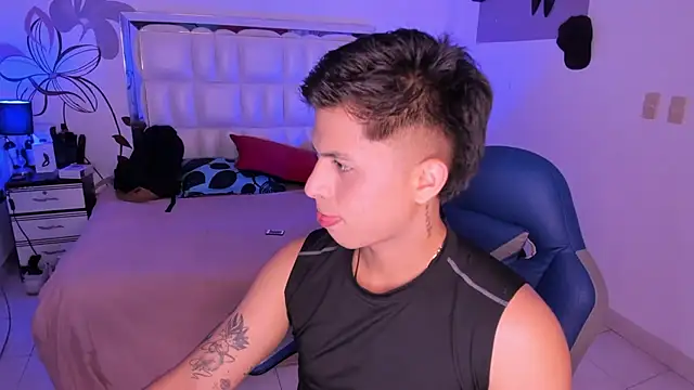 Snapshot of Niicky1_ chatting on January 29, 2025, 8:35 pm Niicky1 online show from January 29, 2025, 8:35 pm