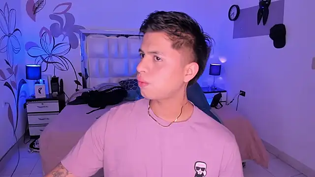 Snapshot of Niicky1_ chatting on February 2, 2025, 8:30 pm Niicky1 online show from February 2, 2025, 8:30 pm