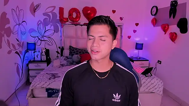 Snapshot of Niicky1_ chatting on February 16, 2025, 8:33 pm Niicky1 online show from February 16, 2025, 8:33 pm