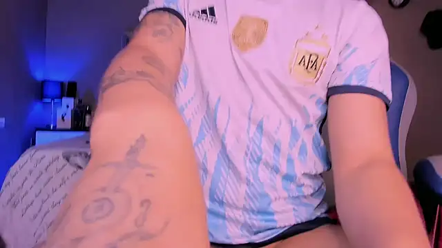 Snapshot of Niicky1_ chatting on March 8, 2025, 8:35 pm Niicky1 online show from March 8, 2025, 8:35 pm