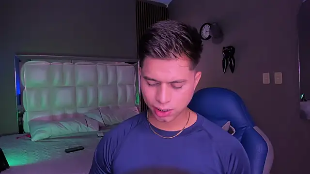 Snapshot of Niicky1_ chatting on September 16, 2025, 8:32 pm Niicky1 online show from September 16, 2025, 8:32 pm