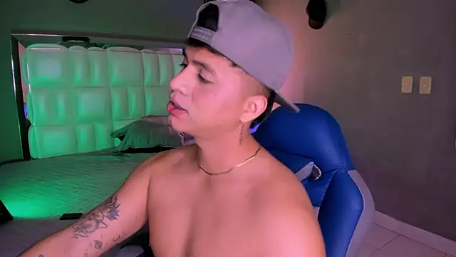 Snapshot of Niicky1_ chatting on December 1, 2025, 4:06 am Niicky1 online show from December 1, 2025, 4:06 am