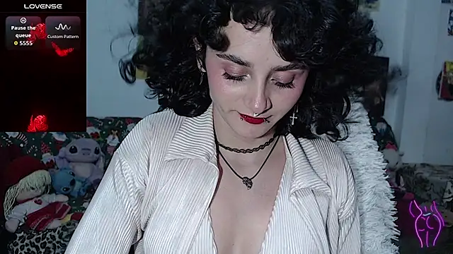 Snapshot of kitty22_ chatting on December 20, 2025, 11:06 am kitty22 online show from December 20, 2025, 11:06 am