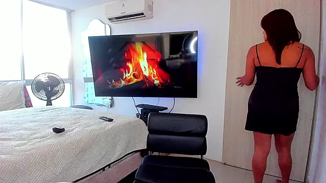 AbrilStivenson  online show from March 1, 2026, 10:45 pm