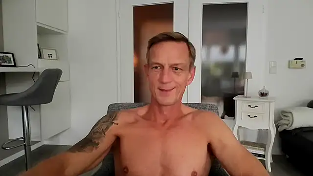 dirks71 online show from November 6, 2025, 11:22 am