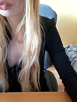 Elza kom online show from October 23, 2025, 4:34 am