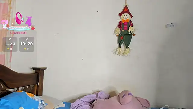 Snapshot of LucciaPorter chatting on October 31, 2025, 10:11 pm LucciaPorter online show from October 31, 2025, 10:11 pm